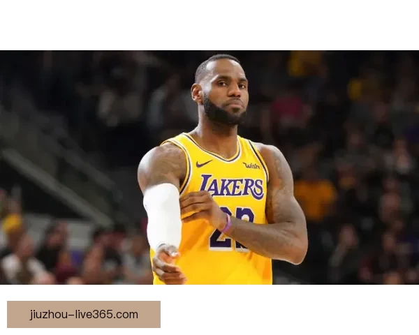 詹姆斯复出后全力适应东契奇里夫斯打造新型核心组合